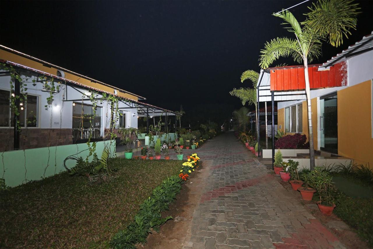 Oyo 26670 The Ranch Hotel Puri Ngoại thất bức ảnh